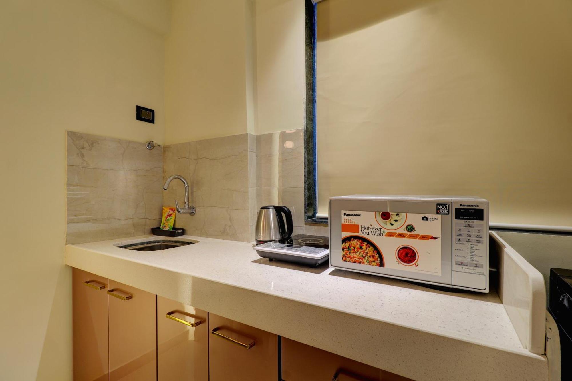 Home2 Studio Apartments Мумбай Екстериор снимка