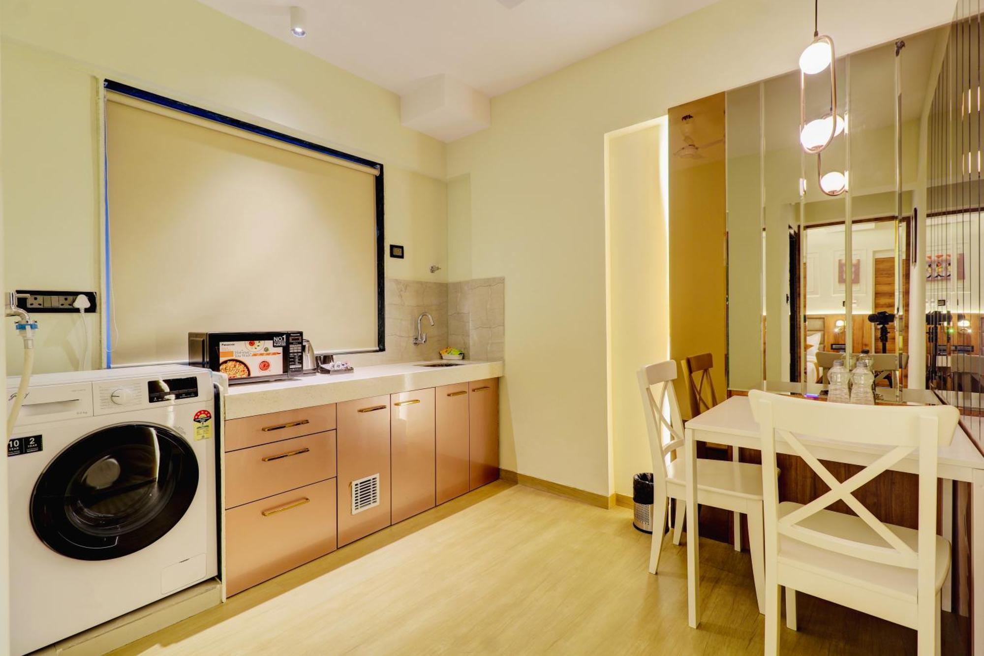 Home2 Studio Apartments Мумбай Екстериор снимка