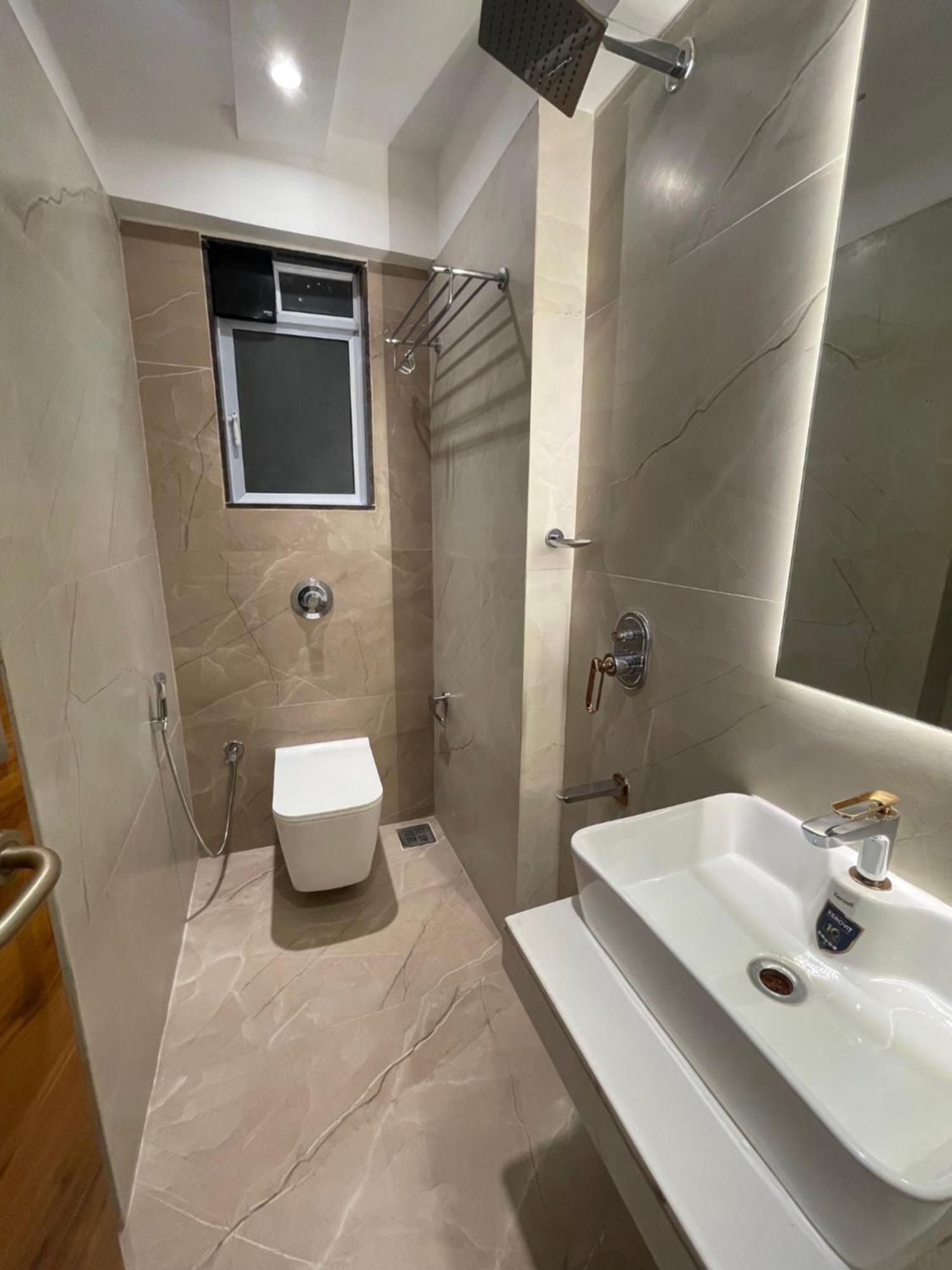 Home2 Studio Apartments Мумбай Екстериор снимка